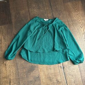 2/$15- Girls Gianni Bini hunter green flowy top size small